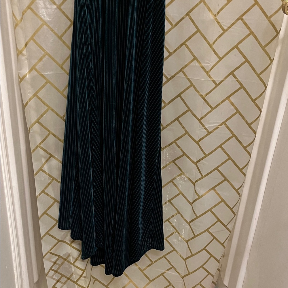 Elegant Dark Green Velvet Midi Wrap Dress with Self-Tie Waist - Picture 9 of 11